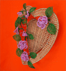 роза из бисера на декоративной подставке