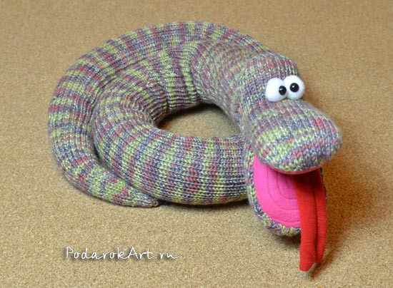 Вязаная шерстяная игрушка змеи 
